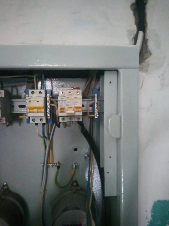 замена ввода. вводной кабель в хрущевке. вводной кабель в квартиру от этажного щита ii-68-01. ввод электричества в квартиру панельный дом. кабель от щитка в квартиру.