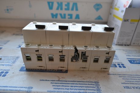 Замена автоматических выключателей, Новосибирск (ул. Немировича-Данченко) Фото 1