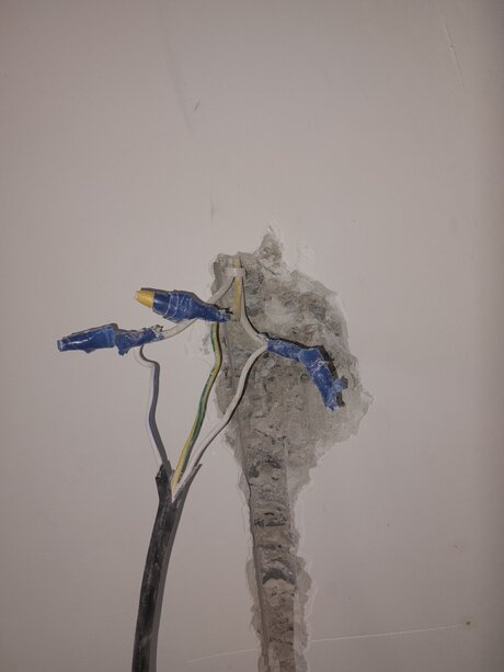 Перенос розеток на кухне, с штроблением и укладкой кабеля. Новосибирск ...